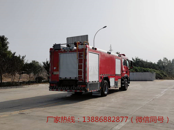 国六汕德卡8吨泡沫消防车