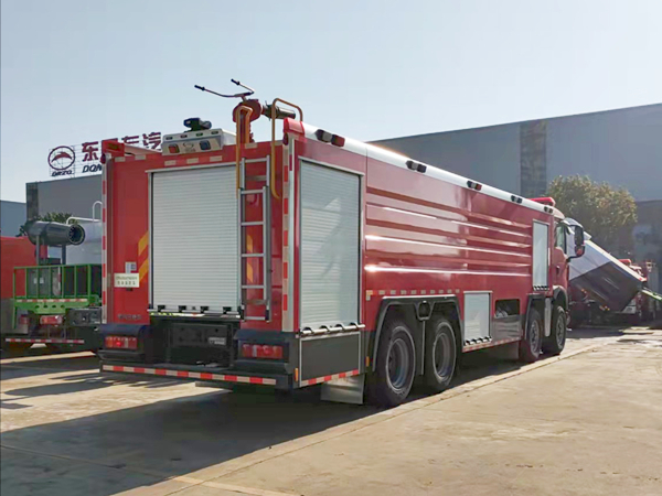 国六24吨重汽豪沃泡沫消防车