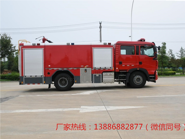 国六豪沃8吨泡沫消防车