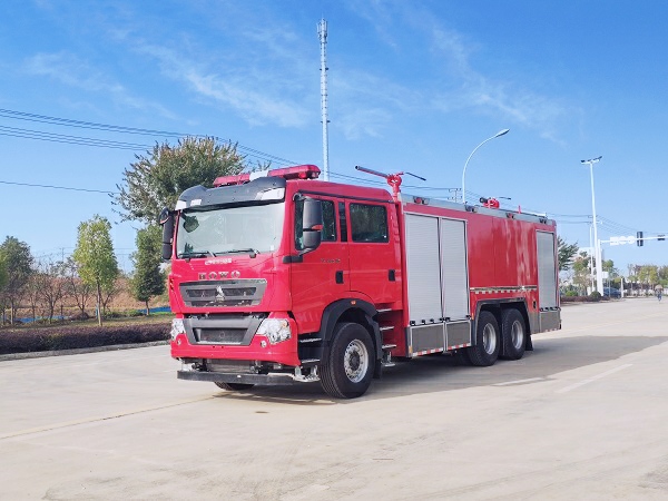 国六豪沃11吨干粉联用消防车