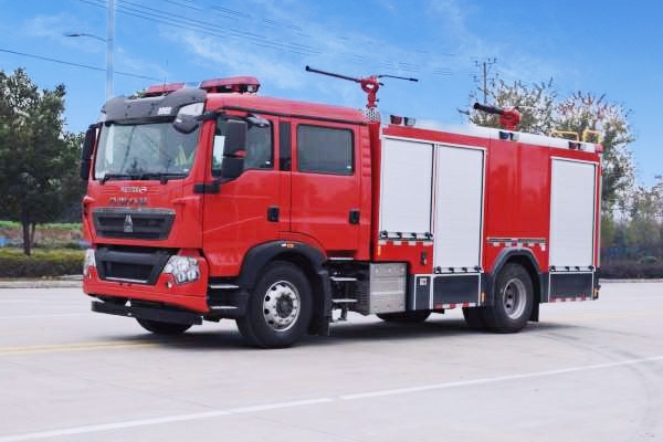 国六豪沃6.5吨泡沫干粉联用消防车