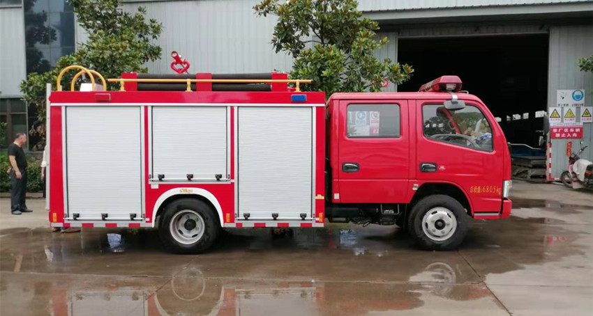 凯普特2.5吨水罐消防车