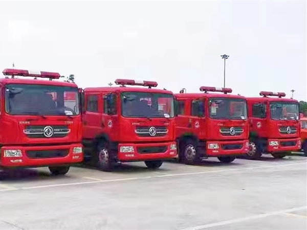国六8吨东风D9水罐消防车