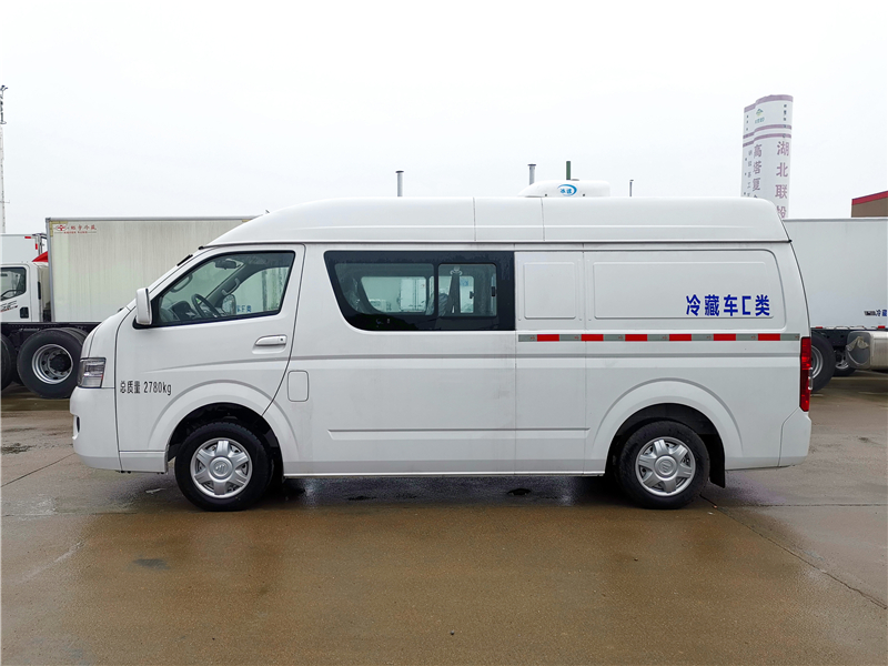 国六福田G7面包型蓝牌冷藏车正左侧面